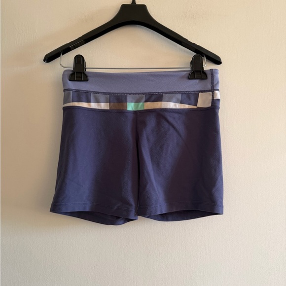 lululemon athletica Pants - Lululemon Athletica Reversible Blue Groove Yoga Short Shorts size XS